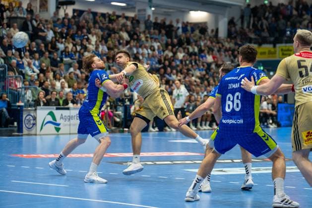 Tom Kiesler, backcourt, VfL Gummersbach 30 , RenÄrs UÅ¡Äins, backcourt, TSV Hannover Burgdorf 10 ,Å tÄpan Zeman, wing, VfL Gummersbach 66 , VfL Gummersbach vs TSV Hannover Burgdorf, Daikin Handball Bundesliga, Men , 26 Matchday, 28 03 2026 Gummersbach NRW Germany Copyright: xkolbert-press MartinxWdziecznyx