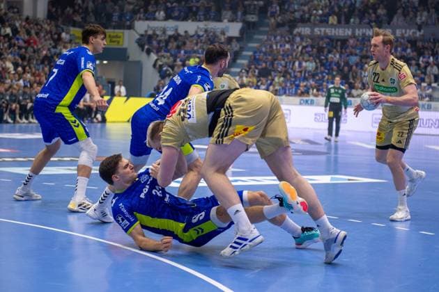 Julian Koester, backcourt, VfL Gummersbach 7 , Kay Smits, backcourt, VfL Gummersbach 31 , Justus Fischer, wing, TSV Hannover Burgdorf 54 ,Marian Michalczik, backcourt, TSV Hannover Burgdorf 22 ,VfL Gummersbach vs TSV Hannover Burgdorf, Daikin Handball Bundesliga, Men , Matchday 26, 28 03 2026 Gummersbach NRW Germany Copyright: xkolbert-press MartinxWdziecznyx