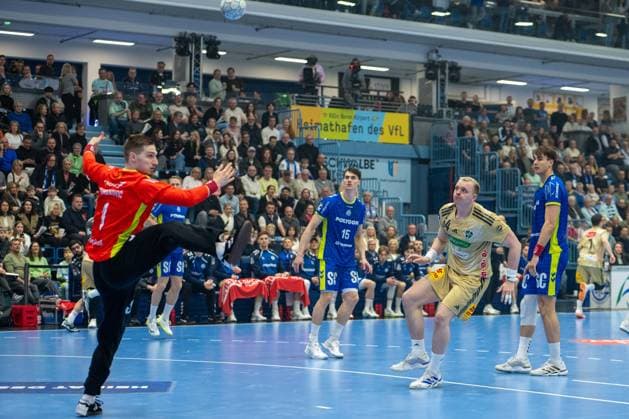 Dominik KuzmanoviÄ‡, Goalkeeper, VfL Gummersbach 1 , Miro Schluroff, Backcourt, VfL Gummersbach 15 , Justus Fischer, Circle Winger, TSV Hannover Burgdorf 54 , Julian Koester, Backcourt, VfL Gummersbach 7 , VfL Gummersbach vs TSV Hannover Burgdorf, Daikin Handball Bundesliga, Men , Matchday 26, 28 03 2026 Gummersbach NRW Germany Copyright: xkolbert-press MartinxWdziecznyx