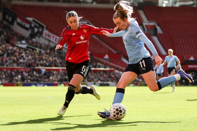 MANCHESTER, ENGLAND - March 28, 2026: Lauren Hemp of Manchester City controls the ball during the Barclays Womens Super League match between Manchester United, ManU and Manchester City at Old Trafford on March 28, 2026 in Manchester, England. Copyright: xSeanxChandlerx xSPPx Sportspressphoto_SPR120680