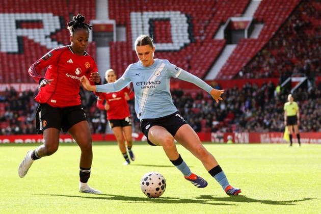 MANCHESTER, ENGLAND - March 28, 2026: Kerstin Casparij of Manchester City controls the ball during the Barclays Womens Super League match between Manchester United, ManU and Manchester City at Old Trafford on March 28, 2026 in Manchester, England. Copyright: xSeanxChandlerx xSPPx Sportspressphoto_SPR120682