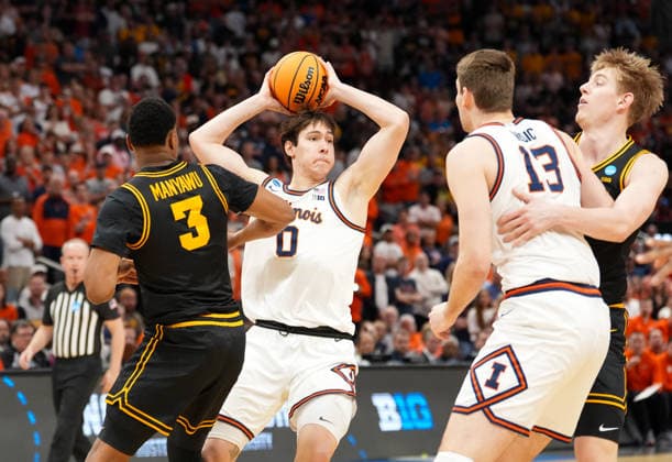 March 28, 2026, Houston, Texas, USA: Illinois forward DAVID MIRKOVIC (0) looks to pass the ball during the NCAA, College League, USA MenÃ¢â‚¬â ¢s Basketball Tournament Elite Eight game between the Illinois Fighting Illini and the Iowa Hawkeyes on March 28, 2026 in Houston, Texas. Houston USA - ZUMAc201 20260328_zap_c201_024 Copyright: xScottxColemanx