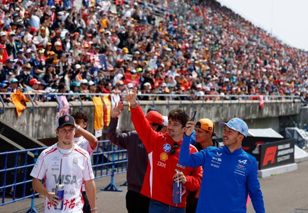 Formula One Japanese Grand Prix - Race Scuderia Ferrari driver Charles Leclerc (C) of Monaco, RB driver Liam Lawson (L) of New Zealand and Alpine driver Pierre Gasly (R) of France react to fans during the drivers™ parade ahead of the Formula 1 Japanese Grand Prix at the Suzuka International Racing Course racetrack in Suzuka, Japan, 29 March 2026. SUZUKA Japan  Copyright: xFRANCKxROBICHONx