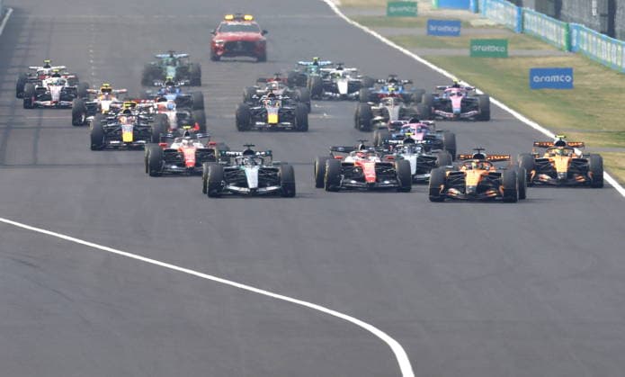 Formula One Japanese Grand Prix - Race McLaren driver Oscar Piastri (2R) of Australia seizes the lead after the start of the Formula 1 Japanese Grand Prix at the Suzuka International Racing Course racetrack in Suzuka, Japan, 29 March 2026. SUZUKA Japan  Copyright: xFRANCKxROBICHONx