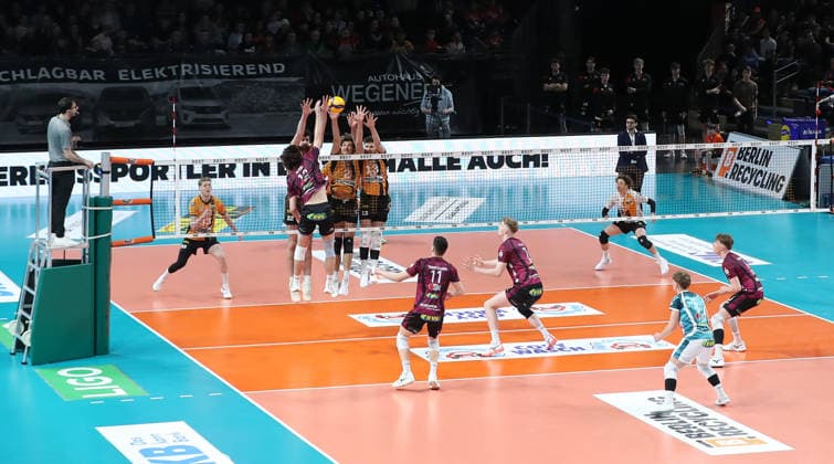 Max Schmeling Halle Playing field overview, left Referee Sport Volleyball Bundesliga Playoff Quarterfinals Men Season 2025 2026 28 03 2026 BR Volleys Berlin BRV vs Netzhoppers KW Königswusterhausen
