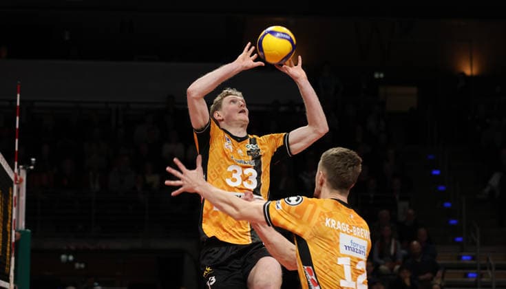 Fedor Ivanov on the ball, Florian Krage Brewitz Game scene Action Sport Volleyball Bundesliga Playoff Quarterfinals Men Season 2025 2026 28 03 2026 BR Volleys Berlin BRV vs Netzhoppers KW Königswusterhausen