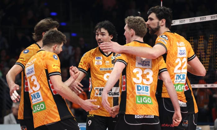 Matthew Knigge, Ruben Schott, Nolan Flexen, Fedor Ivanov, Florian Krage Brewitz, Jake Hanes cheers after winning points Joy Emotion Cheers Sport Volleyball Bundesliga Playoff Quarter-finals Men Season 2025 2026 28 03 2026 BR Volleys Berlin BRV vs Netzhoppers KW Königswusterhausen