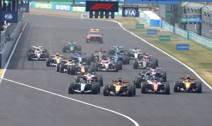 Formula One Japanese Grand Prix - Race McLaren driver Oscar Piastri (C) of Australia seizes the lead after the start of the Formula 1 Japanese Grand Prix at the Suzuka International Racing Course racetrack in Suzuka, Japan, 29 March 2026. SUZUKA Japan  Copyright: xFRANCKxROBICHONx
