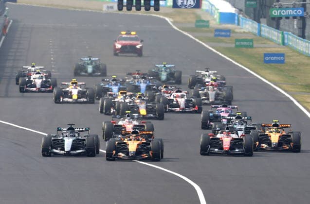 Formula One Japanese Grand Prix - Race McLaren driver Oscar Piastri (C) of Australia seizes the lead after the start of the Formula 1 Japanese Grand Prix at the Suzuka International Racing Course racetrack in Suzuka, Japan, 29 March 2026. SUZUKA Japan  Copyright: xFRANCKxROBICHONx