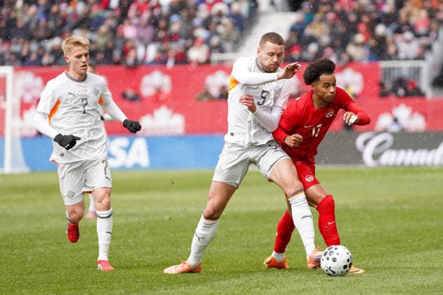 Canada v Iceland - International Friendly, Länderspiel, Nationalmannschaft Match Tajon Buchanan 17 of Canada and Sverrir Ingi Ingason 5 of Iceland battle for the ball during the International Friendly match between Canada and Iceland at BMO Filed. on March 28, 2026 in Toronto, Ontario. (Photo by Leonardo Ramirez Eyepix Group) Copyright: xLeonardoxRamirezx xEyepixxGroupx LR28032025-00077