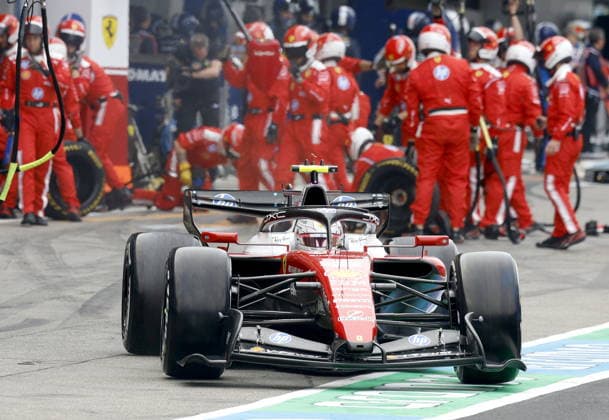 Formula One Japanese Grand Prix - Race Scuderia Ferrari driver Lewis Hamilton of Britain drives off following a pitstop during the Formula 1 Japanese Grand Prix at the Suzuka International Racing Course racetrack in Suzuka, Japan, 29 March 2026. SUZUKA Japan  Copyright: xFRANCKxROBICHONx xPOOLx