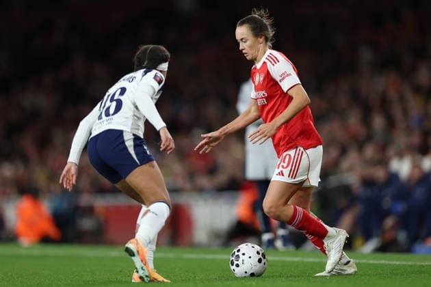 Arsenal v Tottenham Hotspur - Barclays Women s Super League Lenna Gunning-Williams of Tottenham Hotspur pressures Caitlin Foord of Arsenal during the Barclays FA Women s Super League match between Arsenal and Tottenham Hotspur at the Emirates Stadium in London on March 28, 2026. London Greater London United Kingdom  Copyright: xMIxNewsx originalFilename:fletcher-arsenalv260328_npawG.jpg