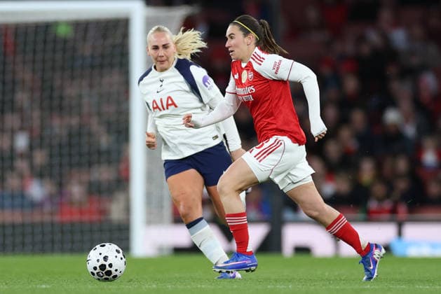 Arsenal v Tottenham Hotspur - Barclays Women s Super League Mariona Caldentey of Arsenal moves with the ball during the Barclays FA Women s Super League match between Arsenal and Tottenham Hotspur at the Emirates Stadium in London, on March 28, 2026. London Greater London United Kingdom  Copyright: xMIxNewsx originalFilename:fletcher-arsenalv260328_npNq9.jpg