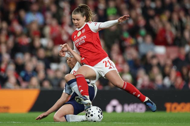 Arsenal v Tottenham Hotspur - Barclays Women s Super League Olivia Holdt of Tottenham Hotspur tackles Victoria Pelota of Arsenal during the Barclays FA Women s Super League match between Arsenal and Tottenham Hotspur at the Emirates Stadium in London on March 28, 2026. London Greater London United Kingdom  Copyright: xMIxNewsx originalFilename:fletcher-arsenalv260328_npbeg.jpg