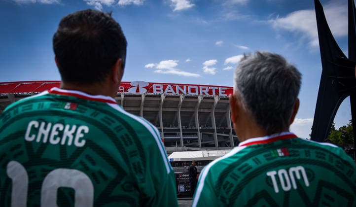 Fans Gather Ahead Of Mexico Vs Portugal At The Reopening Of Estadio Banorte Supporters of the Mexico national team, Nationalteam pose for a photograph outside Estadio Banorte in Mexico City, Mexico, on March 28, 2026, ahead of the International Friendly, Länderspiel, Nationalmannschaft match between Mexico and Portugal. Mexico City Mexico  Copyright: xRafaelxRodriguezx originalFilename:rodriguez-notitle260328_npB7R.jpg