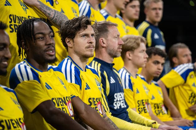 260329 Anthony Elanga and Victor Nilsson Lindelöf of the Swedish national football team during a team photo session on March 29, 2026 in Stockholm Photo Johanna Säll BILDBYRAN kod JL JM0812 bbeng fotboll football soccer fotball vm kval fifa world cup qualifier lagbild team photo sverige sweden sverige a  Copyright: JOHANNAxSÄLL BB260329BB645