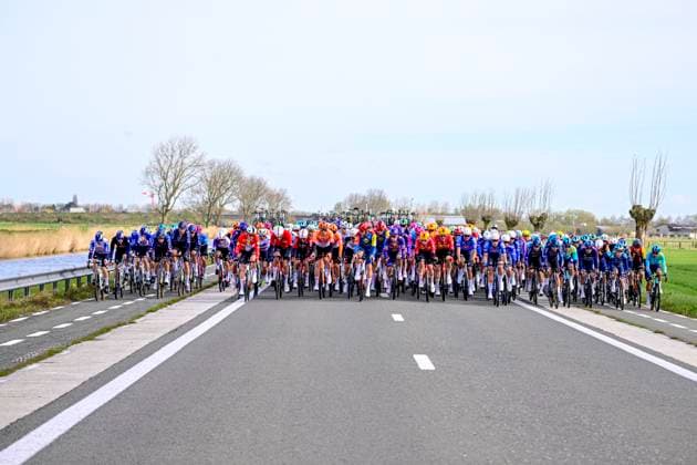In Flanders Fields From Middelkerke to Wevelgem 2026 Cycling Race WEVELGEM, BELGIUM - MARCH 29 : Illustration picture of the peloton during the 88th edition of In Flanders Fields From Middelkerke to Wevelgem an UCI World Tour 1.UWT one day cycling road race for Men Elite of 240 km with start in Middelkerke and finish in Wevelgem on March 29, 2026 in Wevelgem, Belgium, 29 03 2026 ( Motordriver Guy De Vuyst - Wevelgem Belgium  Copyright: xJanxDexMeuleneirx