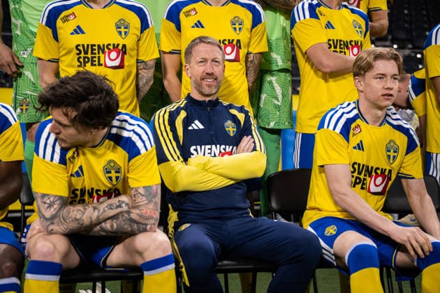 260329 Victor Nilsson Lindelöf, head coach Graham Potter and Daniel Svensson of the Swedish national football team during a team photo session on March 29, 2026 in Stockholm Photo Johanna Säll BILDBYRAN kod JL JM0812 bbeng fotboll football soccer fotball vm kval fifa world cup qualifier lagbild team photo sverige sweden sverige a  Copyright: JOHANNAxSÄLL BB260329BB690