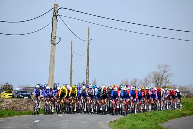 In Flanders Fields From Middelkerke to Wevelgem 2026 Cycling Race WEVELGEM, BELGIUM - MARCH 29 : Illustration picture of the peloton during the 88th edition of In Flanders Fields From Middelkerke to Wevelgem an UCI World Tour 1.UWT one day cycling road race for Men Elite of 240 km with start in Middelkerke and finish in Wevelgem on March 29, 2026 in Wevelgem, Belgium, 29 03 2026 ( Motordriver Guy De Vuyst - Wevelgem Belgium  Copyright: xJanxDexMeuleneirx
