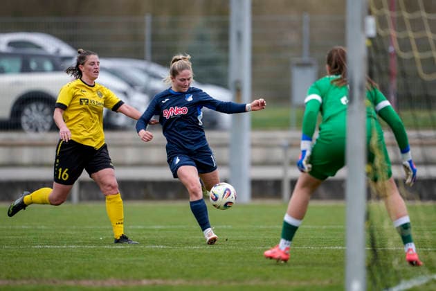 v li Meike Bohn Weinberg, 16 , Nadine Bitzer TSG II, 15 , Franziska Glaser Goalkeeper, Goalkeeper, Weinberg, 1 , duel, duel, tackle, tackling, dynamics, action, action, 29 03 2026, St Leon Rot Germany , Football, Women, Regionalliga Süd, TSG 1899 Hoffenheim U20 SV 67 Weinberg, 29 03 2026, St Leon Rot Germany , Soccer, Women, Regionalliga Süd, TSG 1899 Hoffenheim U20 SV 67 Weinberg, DFB DFL REGULATIONS PROHIBIT ANY USE OF PHOTOGRAPHS AS IMAGE SEQUENCES AND OR QUASI VIDEO xozx