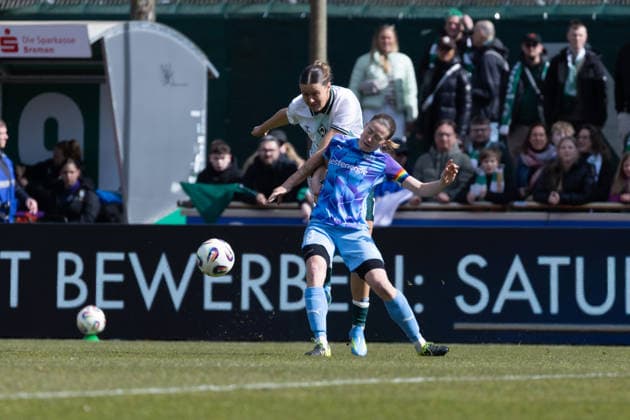Germany Soccer Google Pixel Womens Bundesliga 2025 26, 22 Matchday SV Werder Bremen vs SGS Essen Weserstadion Platz 11 Bremen Lena Ostermeier SGS Essen, 18 Larissa Mühlhaus Larissa Muhlhaus SV Werder Bremen, 7 Copyright: xAylinxKreutzsteinx