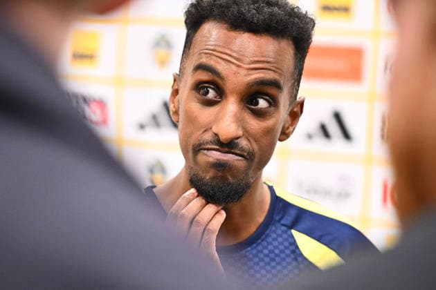 STOCKHOLM 20260329 Taha Ali at a press conference after Sunday s training with the national football team at Strawberry Arena ahead of the playoff final against Poland STOCKHOLM SWEDEN x10090x  Copyright: xClaudioxBresciani TTx THE NATIONAL FOOTBALL TEAM TRAINS BEFORE THE PLAYOFF FINAL