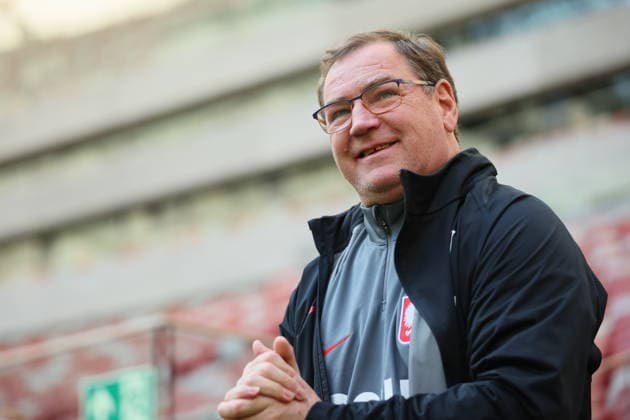 Poland prepares for FIFA World Cup, WM, Weltmeisterschaft, Fussball 2026 playoff Polish national soccer coach Jan Urban looks on during a training session of the team in Warsaw, Poland, 29 March 2026. Poland will face Sweden in the 2026 FIFA World Cup play-off on 31 March. Warsaw Poland  Copyright: xLeszekxSzymanskix