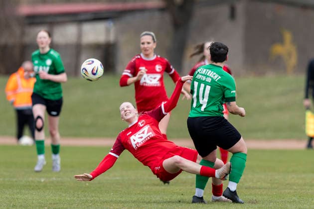 Regionalliga Nordost Frauen 1 FFV Erfurt vs SV Eintracht Leipzig Südk Erfurt 29 03 2026 Maja Felicitas Bauerschmidt 10 1 FFV Erfurt vs Jennifer Weber 14 SV Eintracht Leipzig Süd Regionalliga Nordost Frauen 1 FFV Erfurt vs SV Eintracht Leipzig Süd Sportforum Johannesplatz Erfurt 29 03 2026 Copyright: xBEAUTIFULxSPORTS Duehringx