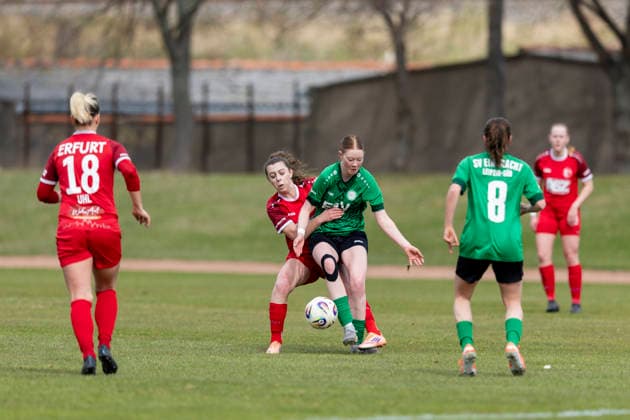 Regionalliga Nordost Frauen 1 FFV Erfurt vs SV Eintracht Leipzig Südk Erfurt 29 03 2026 Jasmin Sautter 4 1 FFV Erfurt vs Pauline Förster 10 SV Eintracht Leipzig Süd Regionalliga Nordost Frauen 1 FFV Erfurt vs SV Eintracht Leipzig Süd Sportforum Johannesplatz Erfurt 29 03 2026 Copyright: xBEAUTIFULxSPORTS Duehringx