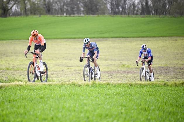 British Ben Turner of INEOS Grenadiers, Belgian Jasper Stuyven of Soudal Quick-Step and Belgian Gianni Vermeersch of Red Bull-BORA-hansgrohe pictured in action on Plugstreets during the men elite Middelkerke-Wevelgem - In Flanders Fields one day cycling race, 240.8 km from Middelkerke to Wevelgem, on Sunday 29 March 2026. JASPERxJACOBS  x169248010x