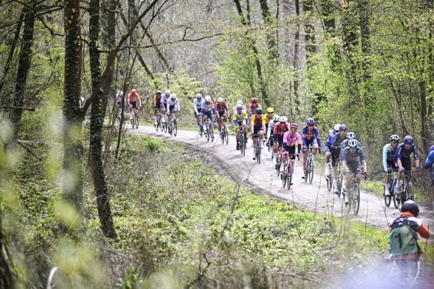Pack of riders pictured in action on Kemmelberg descent during the men elite Middelkerke-Wevelgem - In Flanders Fields one day cycling race, 240.8 km from Middelkerke to Wevelgem, on Sunday 29 March 2026. JASPERxJACOBS  x169248067x