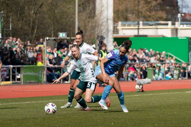 BREMEN, GERMANY - MARCH Michelle Weiß (15 SV Werder Bremen) during the Google Pixel Frauen-Bundesliga between SV Werder Bremen and SGS Essen at Weserstadion Platz 11 on March 29, 2026 in Bremen, Germany. (Photo by Qianru Zhang Press Photo) Copyright: xQianruxZhang SPPx Sportspressphoto_SPR120904