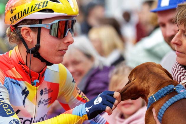 In Flanders Field - In Wevelgem one-day cycling race Dutch cyclist Femke Gerritse of Team SDS Worx - Protime and her dog at the departure of the In Flanders Field one-day women s cycling race over 135 kilometres with start and finish in Wevelgem, Belgium, 29 March 2026. WEVELGEM BELGIUM  Copyright: xOLIVIERxMATTHYSx