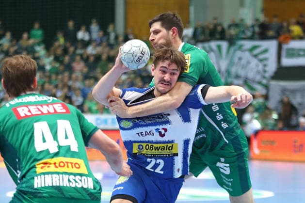 Handball DAIKIN HBL, SC DHfK Leipzig ThSV Eisenach 29 03 2026 Felix Aellen 22, ThSV Eisenach is grabbed by Marko Mamic 14, SC DHfK Leipzig Handball, DAIKIN HBL, 1 Bundesliga, Season 2025 2026, 26 Matchday SC DHfK Leipzig vs ThSV Eisenach on 29 03 2026 at Quarterback Immobilien Arena Leipzig Copyright: xBEAUTIFULxSPORTS JanxKaeferx