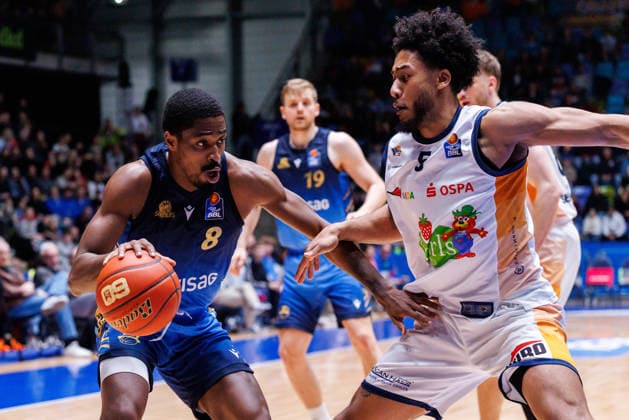easycredit BBL, Frankfurt Skyliners Rostock Seawolves, 29 03 2026 William Christmas Frankfurt Skyliners, 8 pulls to the basket against D Shawn Schwartz Rostock Seawolves, 5 Game of the easycredit BBL Frankfurt Skyliners Rostock Seawolves on Matchday 26 of the 25 26 season at Süwag Energie ARENA on 29 03 2026 Copyright: xBEAUTIFULxSPORTS Hahnex