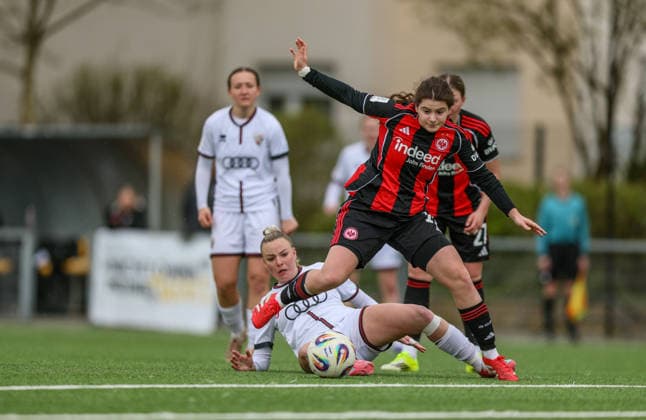 GER, Frankfurt, Eintracht Frankfurt II vs FC Ingolstadt, 2 Womens Bundesliga, Football, DFB, Season 2025 2026, Stadion am Brentanobad, 21 Matchday in the picture from l Jenny Beyer FC Ingolstadt Women 8 , Georgia Stanti Eintracht Frankfurt II 10 , Duel DFB DFL REGULATIONS PROHIBIT ANY USE OF PHOTOGRAPHS AS IMAGE SEQUENCES AND OR QUASI VIDEO, 29 03 2026 Copyright: HMBxMedia HendrikxHamelau