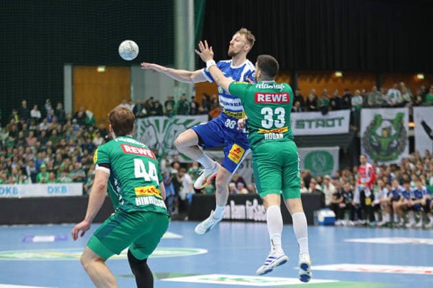 Handball DAIKIN HBL, SC DHfK Leipzig ThSV Eisenach 29 03 2026 Dominik Solak 30, ThSV Eisenach in the air against Luka Rogan 33, SC DHfK Leipzig Handball, DAIKIN HBL, 1 Bundesliga, Season 2025 2026, 26 Matchday SC DHfK Leipzig vs ThSV Eisenach on 29 03 2026 at Quarterback Immobilien Arena Leipzig Copyright: xBEAUTIFULxSPORTS JanxKaeferx