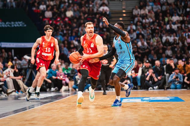 Easycredit BBL Veolia Towers Hamburg FC Bayern Munich Basketball, 29 03 2026 Andreas Obst FC Bayern Munich Basketball, 13 vs Osaro Rich Veolia Towers Hamburg, 3 Easycredit BBL Veolia Towers Hamburg vs FC Bayern Munich Basketball on 29 03 2026 at Barclays Arena, Hamburg Copyright: xBEAUTIFULxSPORTS Tonhäuserx