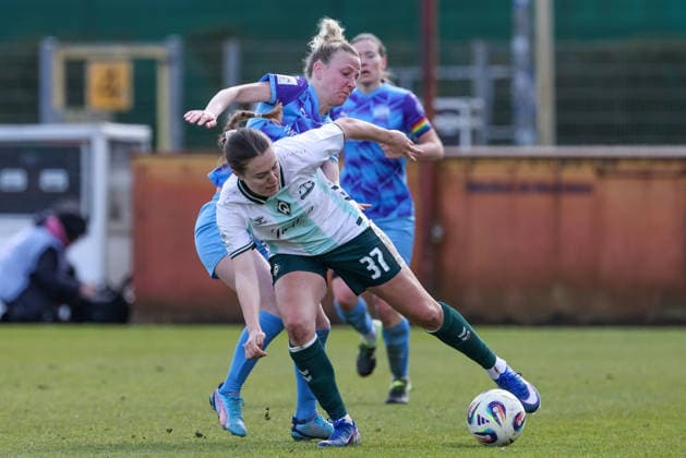 from left Julia Debitzki SGS Essen, 23 and Mara Alber SV Werder Bremen, 37 in a duel, dynamic, action, action, game scene, THE DFB REGULATIONS PROHIBIT ANY USE OF PHOTOGRAPHS AS IMAGE SEQUENCES AND OR QUASI VIDEO , 29 03 2026, Bremen Germany , Football, Google Pixel Womens Bundesliga, SV Werder Bremen SGS Essen xobx