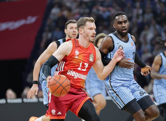 Andreas Obst FC Bayern Muenchen , Osaro Juergen Rich Veolia Towers Hamburg Basketball, Men, Season 2025 2026, easyCredit Basketball Bundesliga, Basketball, Veolia Hamburg Towers vs FC Bayern Muenchen