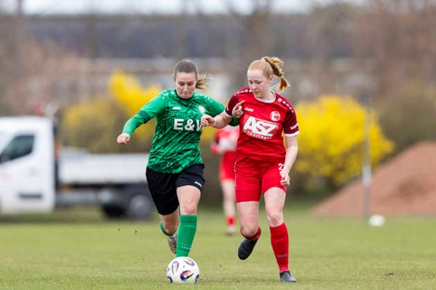 Regionalliga Nordost Frauen 1 FFV Erfurt vs SV Eintracht Leipzig Südk Erfurt 29 03 2026 Maleen Jankowski 13 SV Eintracht Leipzig Süd vs Pia Huck 21 1 FFV Erfurt Regionalliga Nordost Frauen 1 FFV Erfurt vs SV Eintracht Leipzig Süd Sportforum Johannesplatz Erfurt 29 03 2026 Copyright: xBEAUTIFULxSPORTS Duehringx