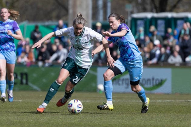 Germany Soccer Google Pixel Womens Bundesliga 2025 26, 22 Matchday SV Werder Bremen vs SGS Essen Weserstadion Platz 11 Bremen Lena Petermann SV Werder Bremen, 20 Lena Ostermeier SGS Essen, 18 Copyright: xAylinxKreutzsteinx