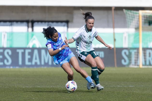 Germany Football Google Pixel Womens Bundesliga 2025 26, 22 Matchday SV Werder Bremen vs SGS Essen Weserstadion Platz 11 Bremen Ella Touon SGS Essen, 32 Maja Sternad SV Werder Bremen, 11 Copyright: xAylinxKreutzsteinx