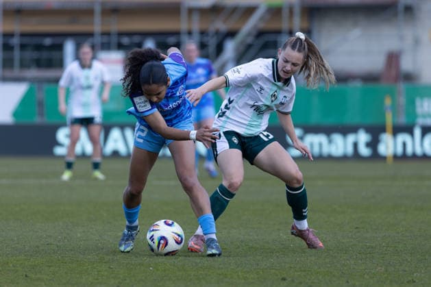Germany Soccer Google Pixel Womens Bundesliga 2025 26, 22 Matchday SV Werder Bremen vs SGS Essen Weserstadion Place 11 Bremen Ella Touon SGS Essen, 32 Michelle Weiß SV Werder Bremen, 15 Copyright: xAylinxKreutzsteinx