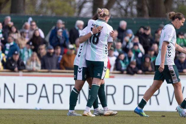 Germany Football Google Pixel Womens Bundesliga 2025 26, 22 Matchday SV Werder Bremen vs SGS Essen Weserstadion Platz 11 Bremen Lina Hausicke SV Werder Bremen, 18 Cheers, emotions, joy Copyright: xAylinxKreutzsteinx