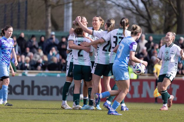 Germany Soccer Google Pixel Womens Bundesliga 2025 26, 22 Matchday SV Werder Bremen vs SGS Essen Weserstadion Place 11 Bremen Lina Hausicke SV Werder Bremen, 18 Larissa Mühlhaus Larissa Muhlhaus SV Werder Bremen, 7 Cheers, emotions, joy Copyright: xAylinxKreutzsteinx