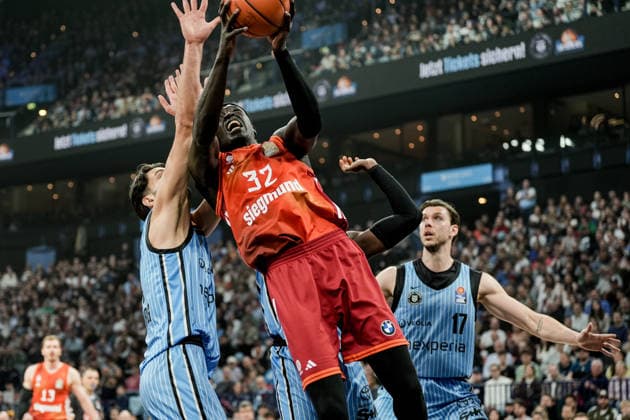 Germany easyCredit BBL, Main Round 2025 26, 22 Matchday Veolia Towers Hamburg vs FC Bayern München Basketball Barclays Arena Hamburg Wenyen Gabriel FC Bayern München Basketball, 32 , Jan Niklas Wimberg Veolia Towers Hamburg, 17 , Osaro Jürgen Rich Veolia Towers Hamburg, 3 , Benedikt Turudic Veolia Towers Hamburg, 44 , Kenneth Ogbe Veolia Towers Hamburg, 25 , Andreas Obst FC Bayern München Basketball, 13 Copyright: xStefanxTrochax