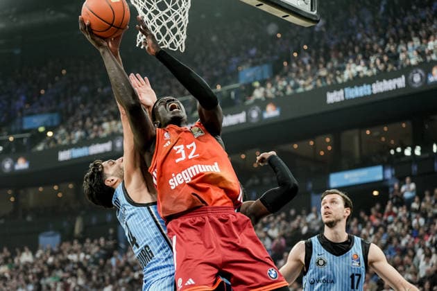 Germany easyCredit BBL, Main Round 2025 26, 22 Matchday Veolia Towers Hamburg vs FC Bayern München Basketball Barclays Arena Hamburg Wenyen Gabriel FC Bayern München Basketball, 32 , Jan Niklas Wimberg Veolia Towers Hamburg, 17 , Osaro Jürgen Rich Veolia Towers Hamburg, 3 , Benedikt Turudic Veolia Towers Hamburg, 44 , Kenneth Ogbe Veolia Towers Hamburg, 25 , Andreas Obst FC Bayern München Basketball, 13 Copyright: xStefanxTrochax