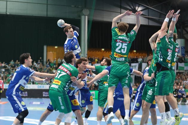 Handball DAIKIN HBL, SC DHfK Leipzig ThSV Eisenach 29 03 2026 Max Beneke 9, ThSV Eisenach climbs up against the entire Leipzig block Handball, DAIKIN HBL, 1 Bundesliga, Season 2025 2026, Matchday 26 SC DHfK Leipzig vs ThSV Eisenach on 29 03 2026 at Quarterback Immobilien Arena Leipzig Copyright: xBEAUTIFULxSPORTS JanxKaeferx