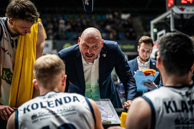 29 03 2026, xhfmx, Basketball easyCredit BBL Bundesliga, Frankfurt Skyliners Rostock Seawolves PrzemysÅaw Frasunkiewicz Coach Rostock Seawolves DFL DFB REGULATIONS PROHIBIT ANY USE OF PHOTOGRAPHS as IMAGE SEQUENCES and or QUASI VIDEO Frankfurt am Main